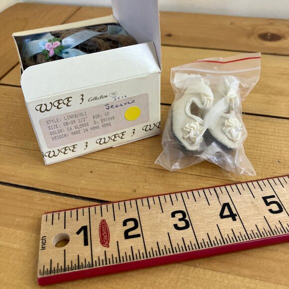 Wee 3 Doll Wig LINDA HL1 E6 Blonde w/ Blue Ribbon 8-9 1/2 + La Sioux Doll Shoes - Picture 5 of 10